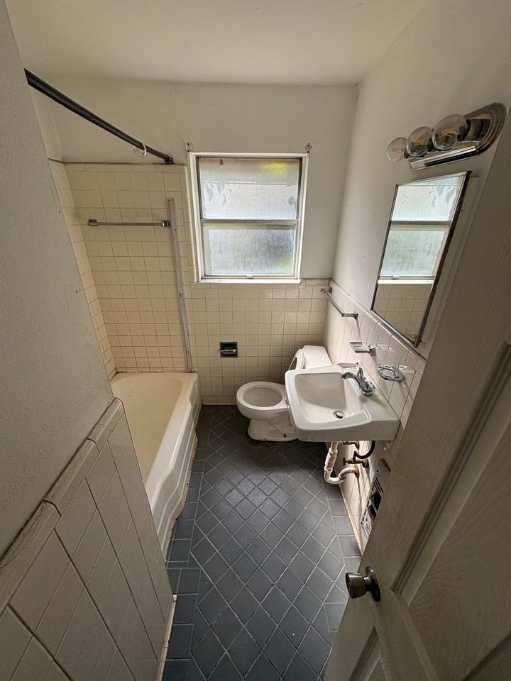 605 Seneca Trl - Photo 5 of 8