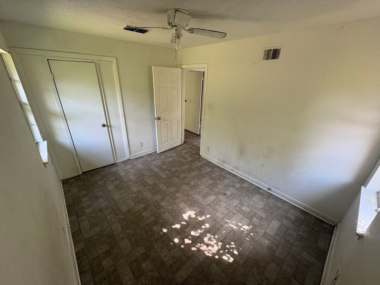 605 Seneca Trl - Photo 6 of 8
