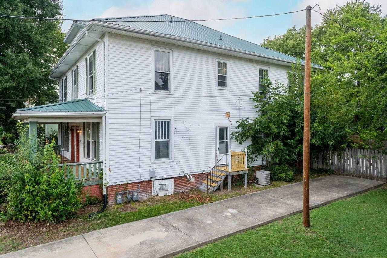 418 Piedmont St - Photo 4 of 22