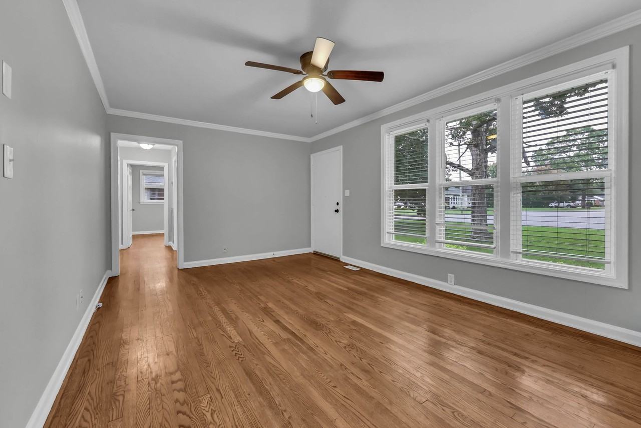 143 N Meadow Dr - Photo 4 of 25