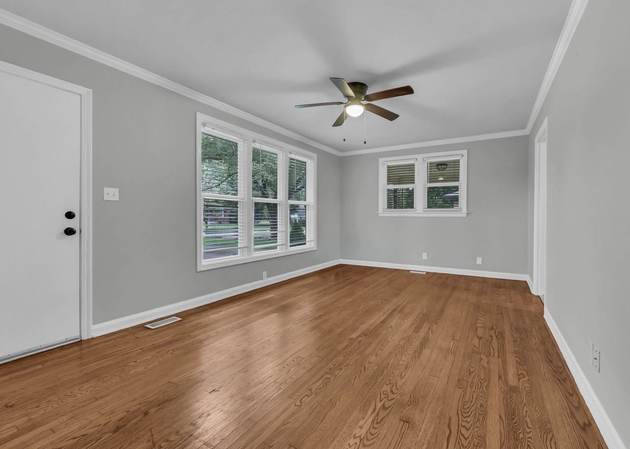 143 N Meadow Dr - Photo 5 of 25