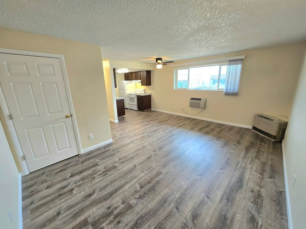 917 12th St - Photo 2 of 9