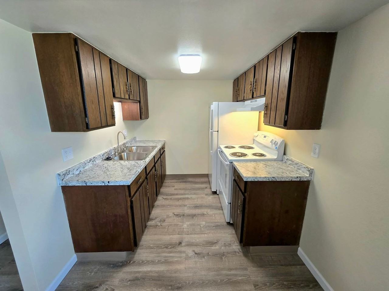 917 12th St - Photo 5 of 9