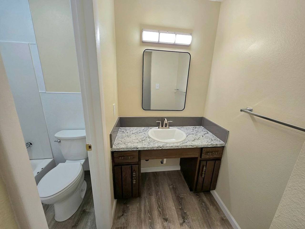 917 12th St - Photo 6 of 9