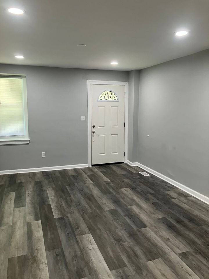 5049 Chalgrove Ave - Photo 4 of 18