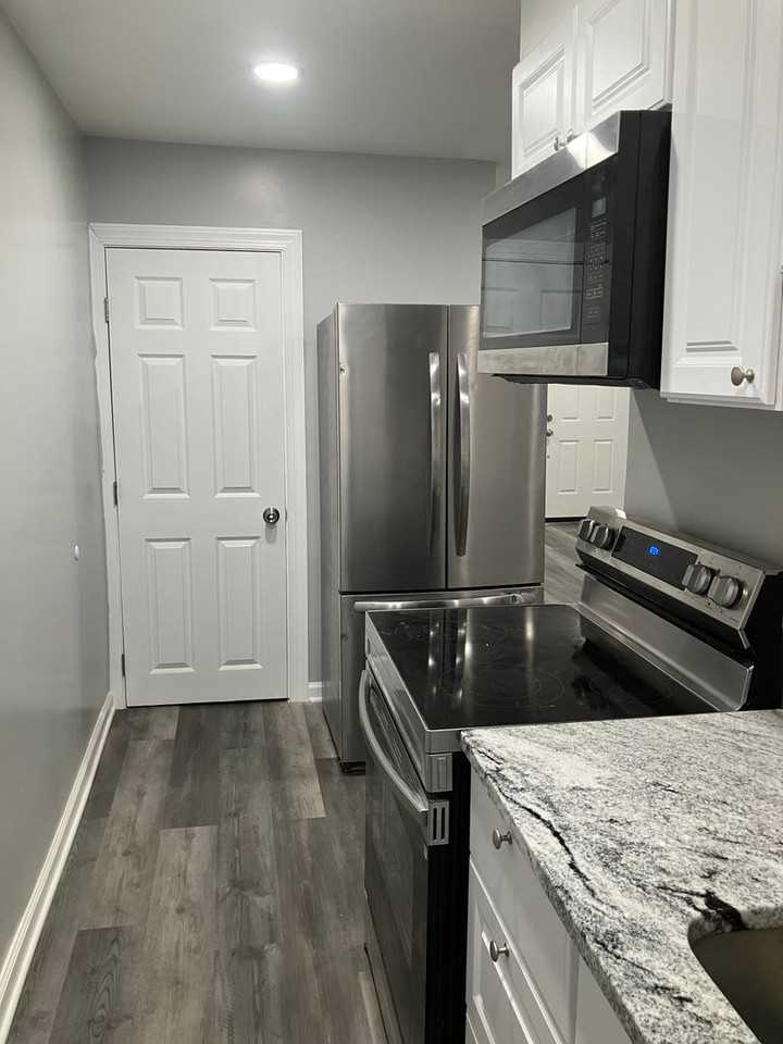 5049 Chalgrove Ave - Photo 5 of 18