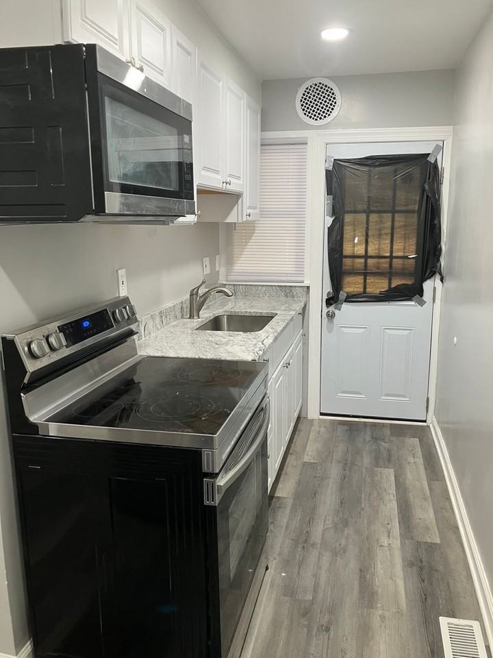 5049 Chalgrove Ave - Photo 6 of 18