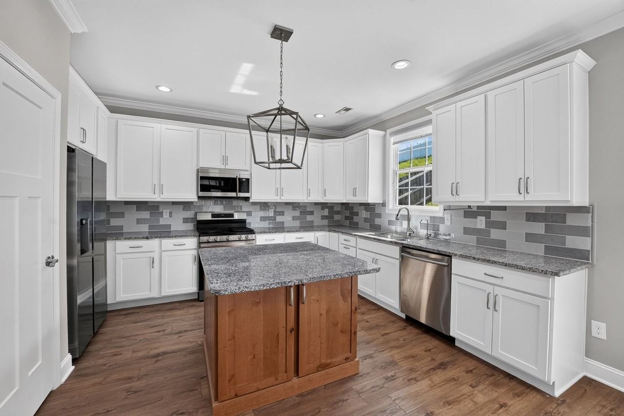 9809 Foot Path Ln - Photo 3 of 40