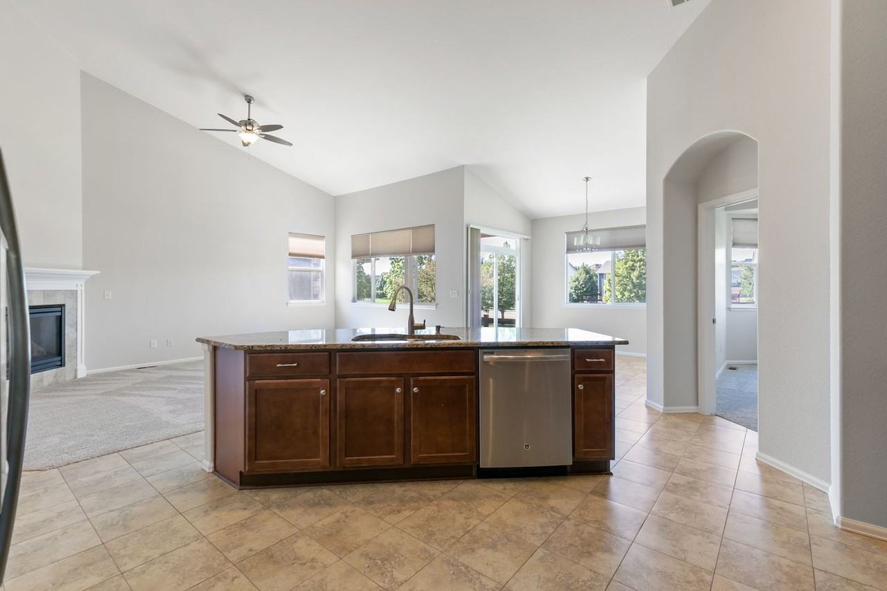 155 Tidewater Dr - Photo 4 of 25