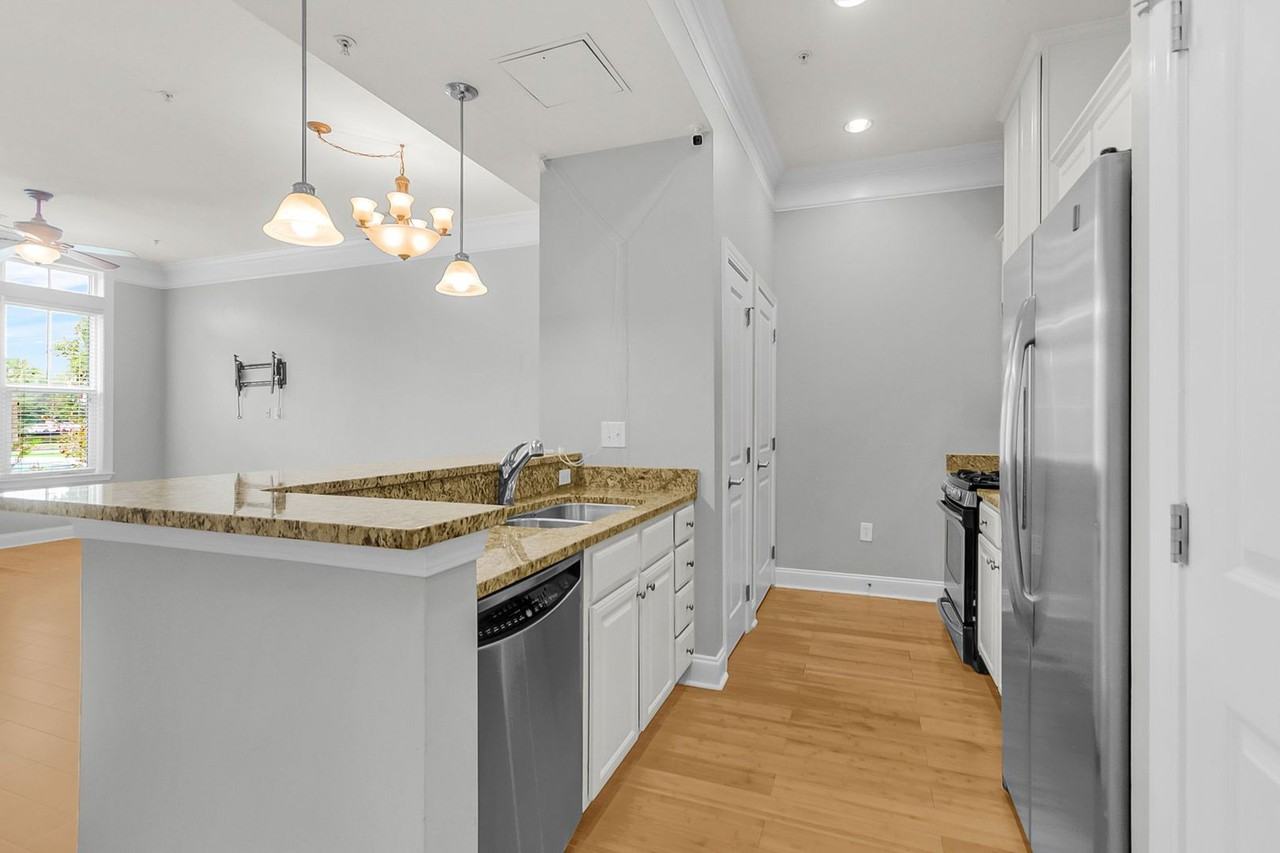 200 River Landing Dr - Photo 7 of 34