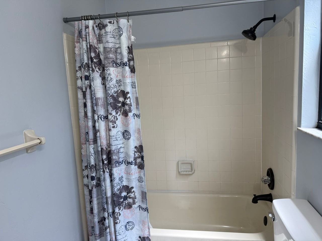 806 Ne 7th St - Photo 3 of 15