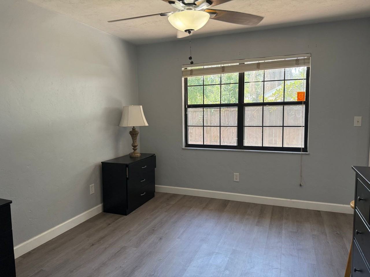 806 Ne 7th St - Photo 4 of 15