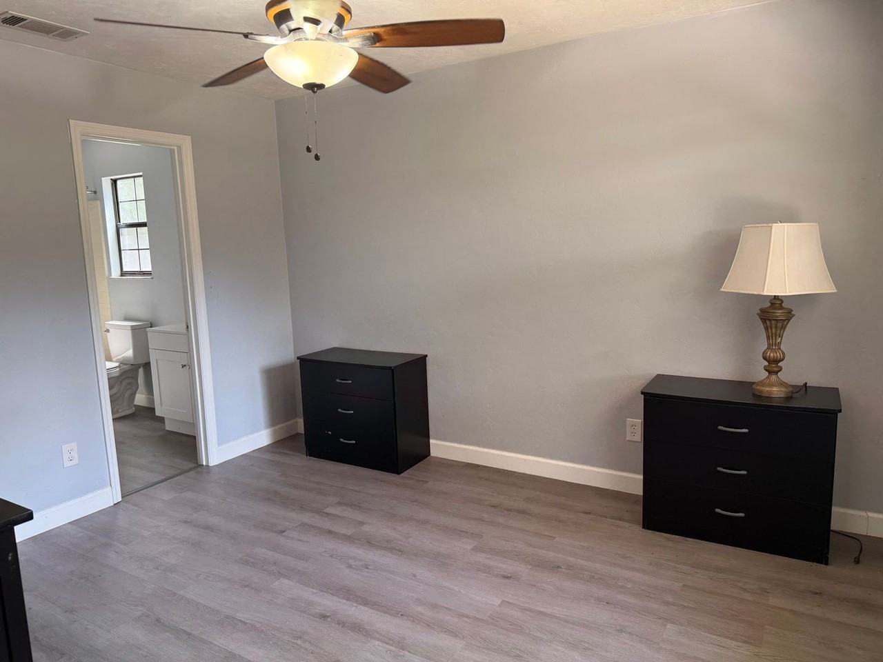 806 Ne 7th St - Photo 5 of 15