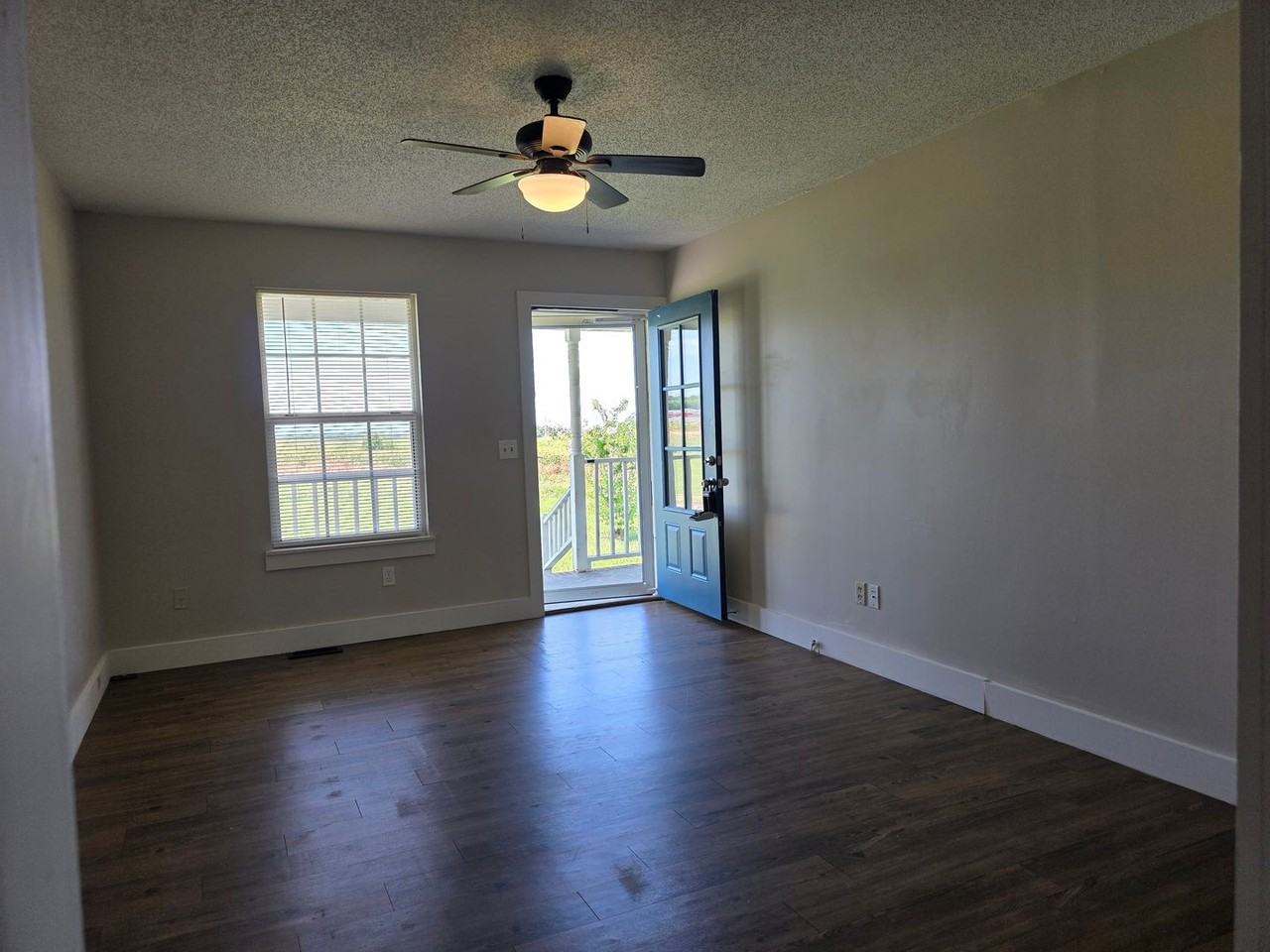 1822 Carneal Ln - Photo 2 of 12