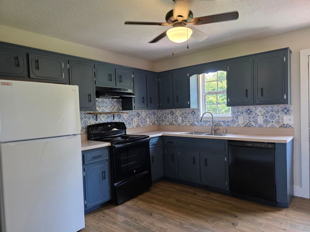 1822 Carneal Ln - Photo 3 of 12