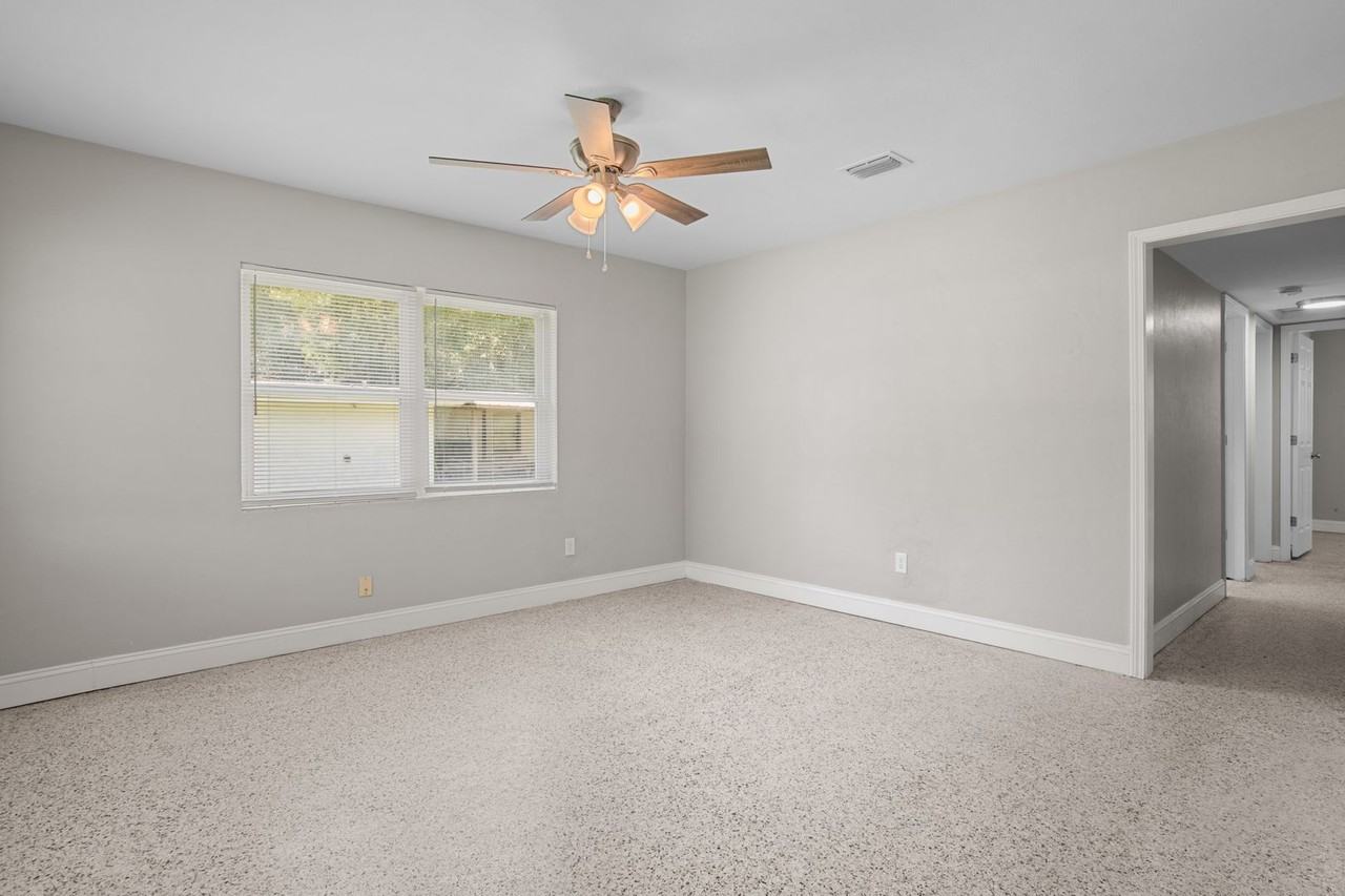 613 Edgecliff Dr - Photo 6 of 32