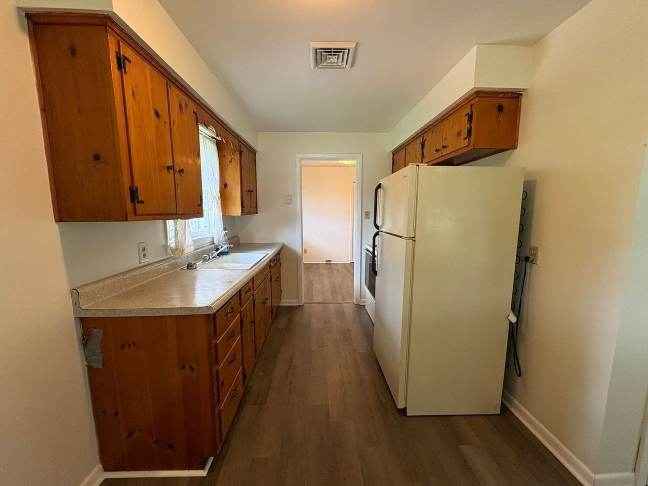 145 Madison Cir - Photo 3 of 23
