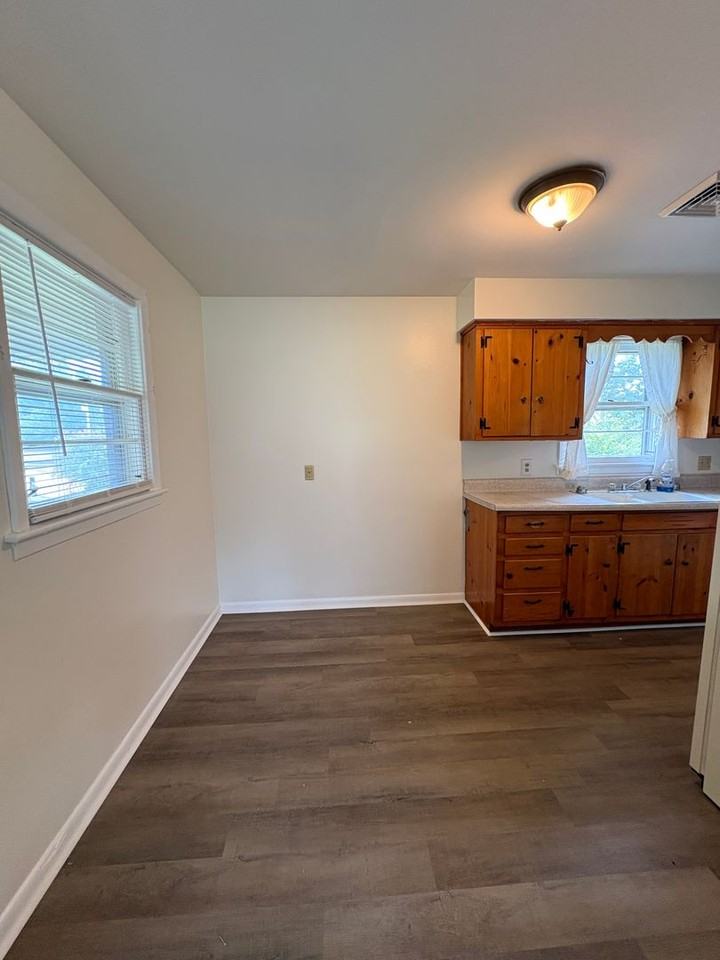 145 Madison Cir - Photo 5 of 23