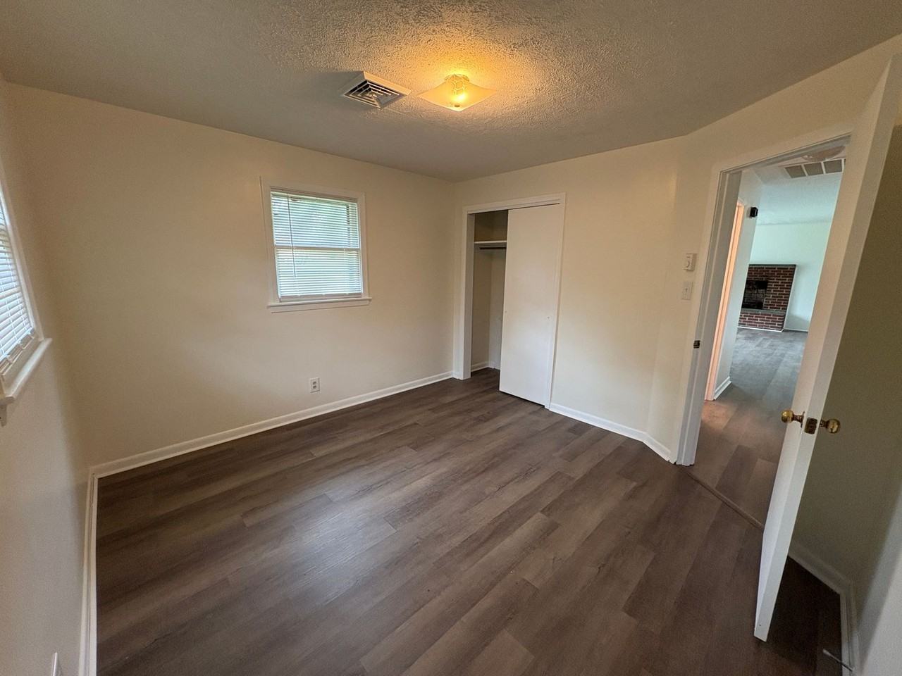 145 Madison Cir - Photo 7 of 23