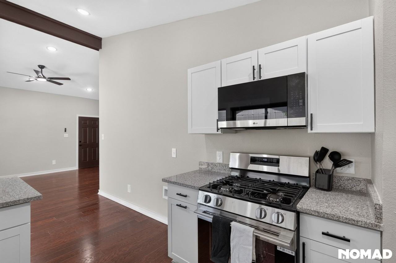 2715 Lakemist St - Photo 2 of 32