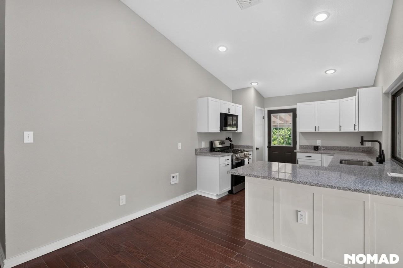 2715 Lakemist St - Photo 5 of 32