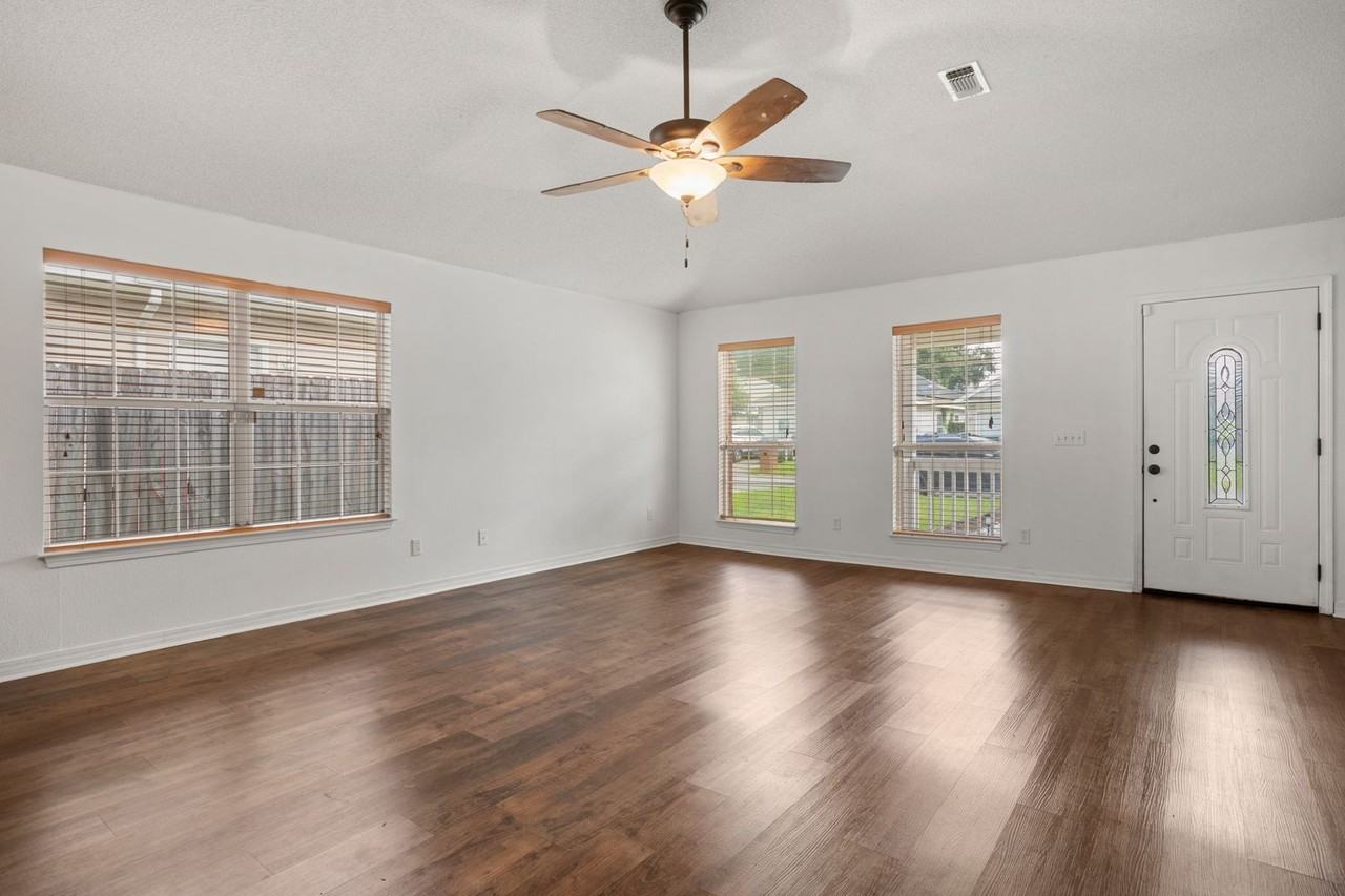 5841 Last Big Tree Ln - Photo 4 of 36