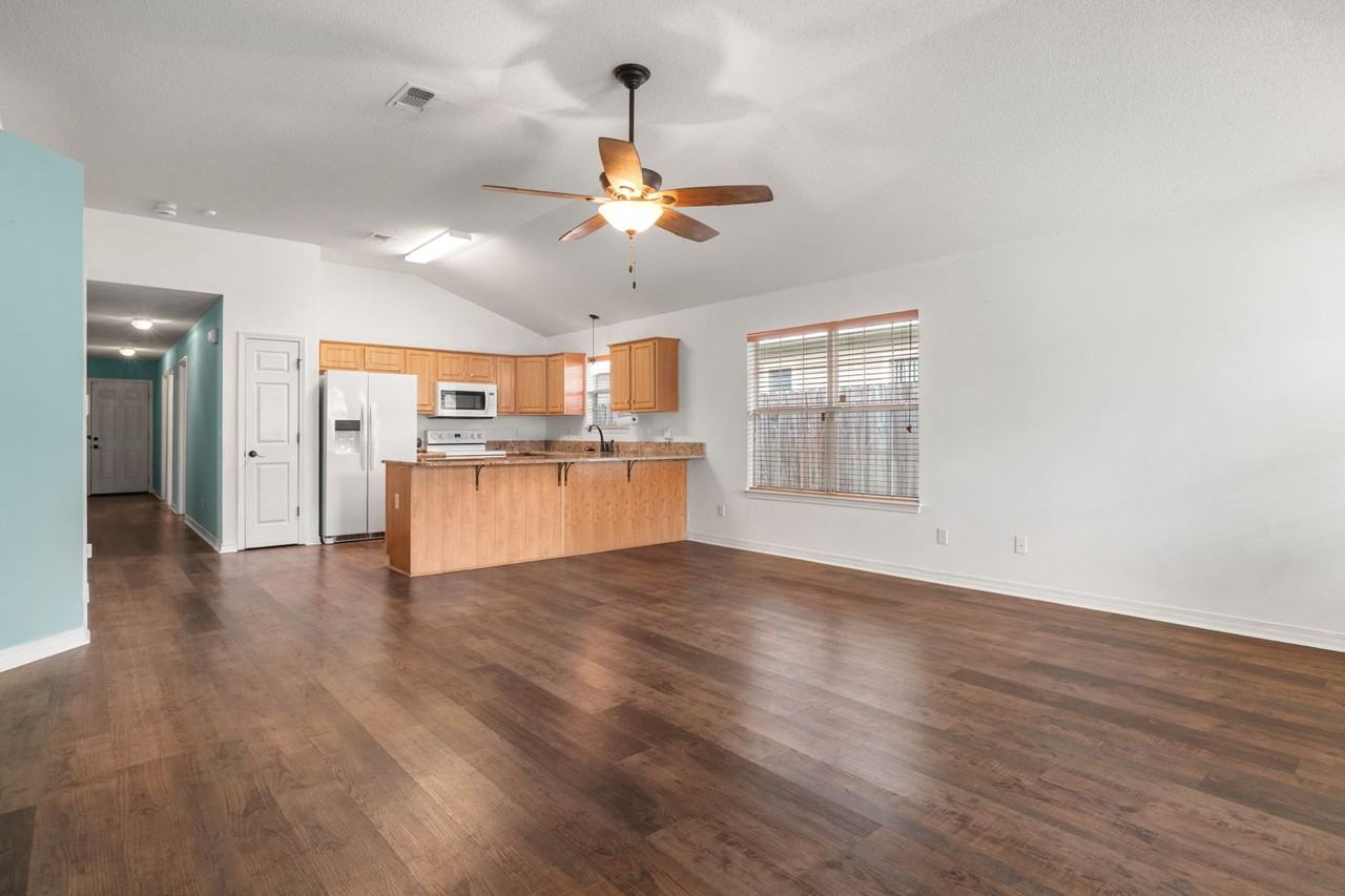 5841 Last Big Tree Ln - Photo 5 of 36