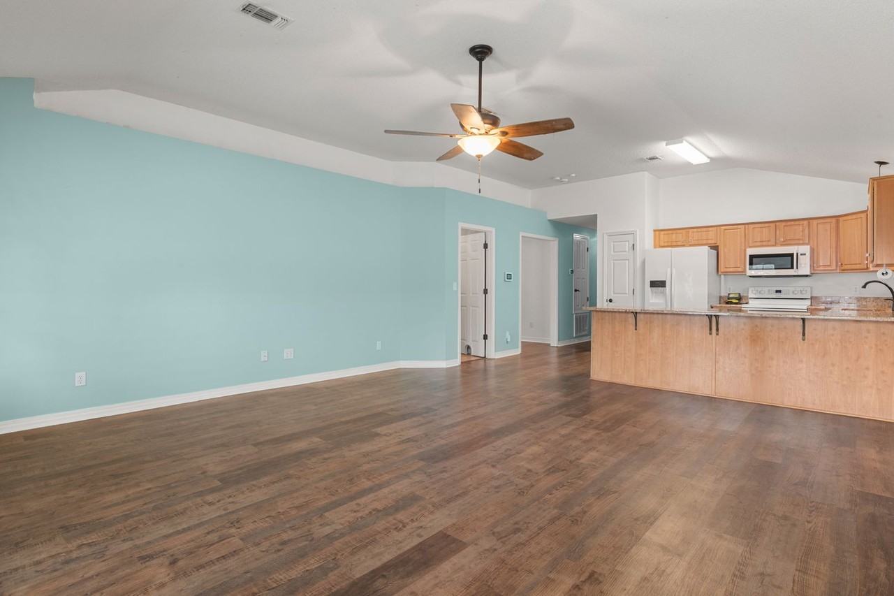 5841 Last Big Tree Ln - Photo 6 of 36