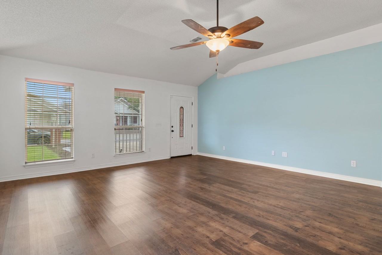 5841 Last Big Tree Ln - Photo 7 of 36