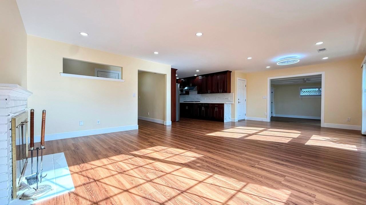 5250 Keystone Dr - Photo 6 of 26