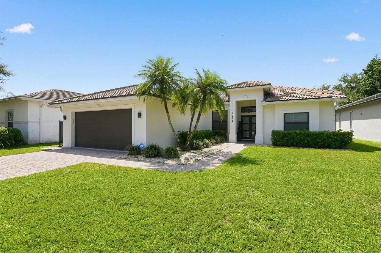 2926 Inlet Cove Ln E - Photo 2 of 41