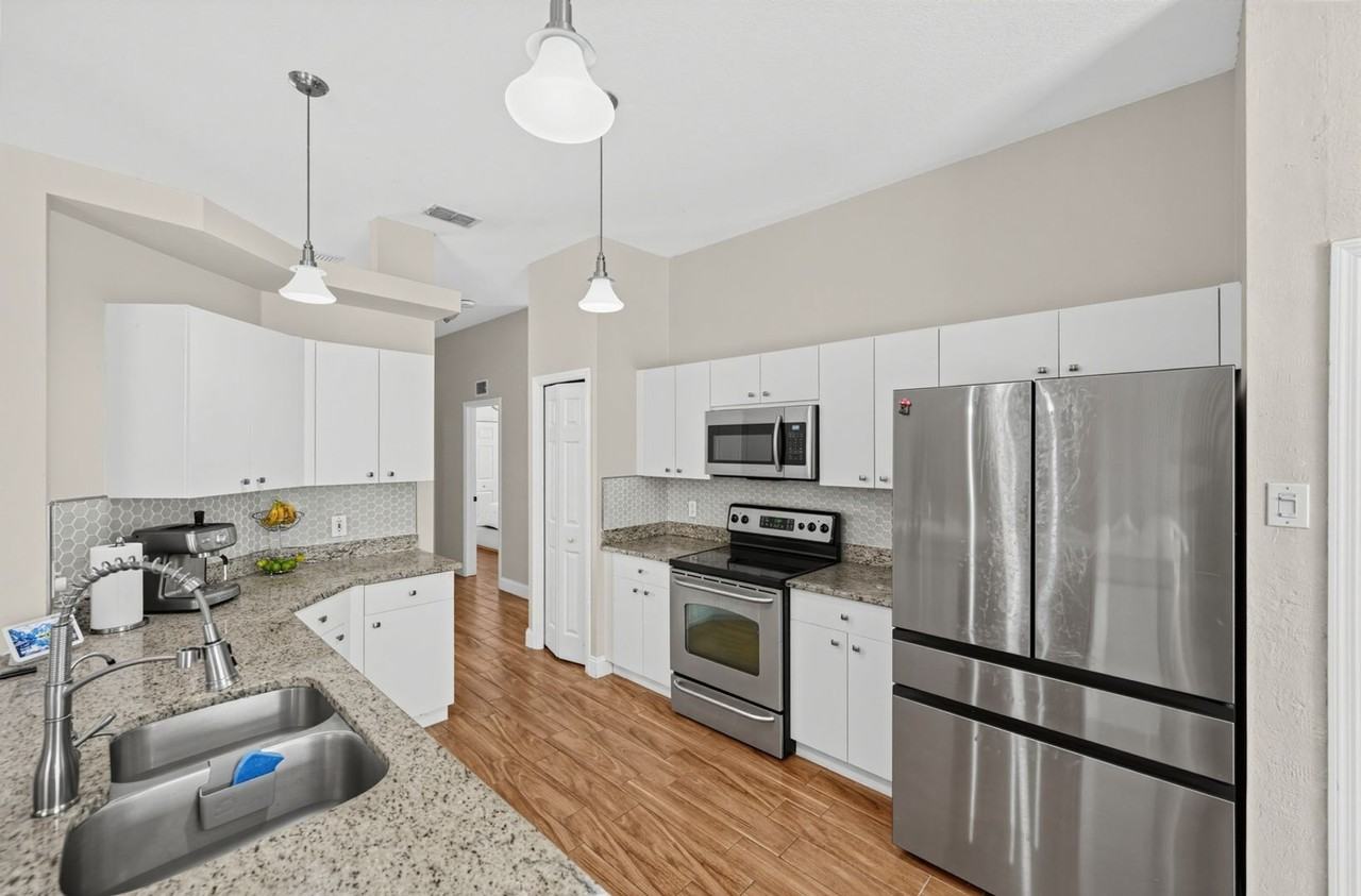 2926 Inlet Cove Ln E - Photo 5 of 41