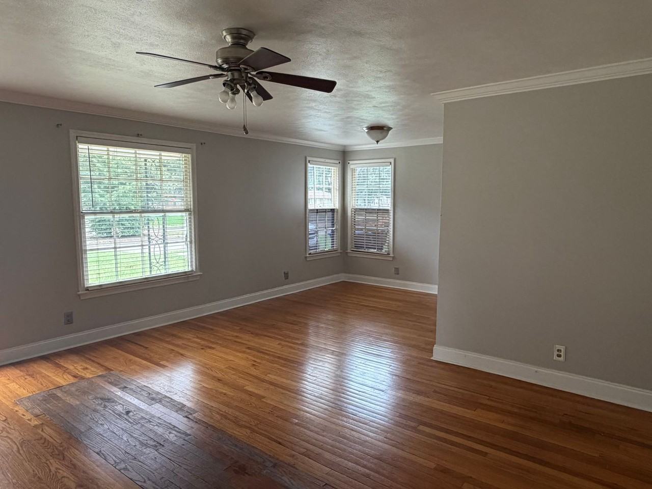 180 Southfield Rd - Photo 2 of 9