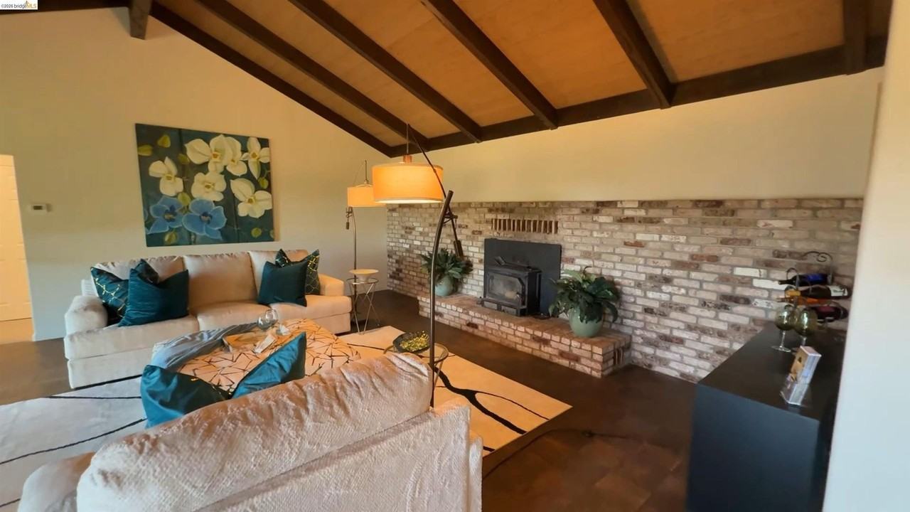 5051 Harrison Grade Rd - Photo 4 of 26