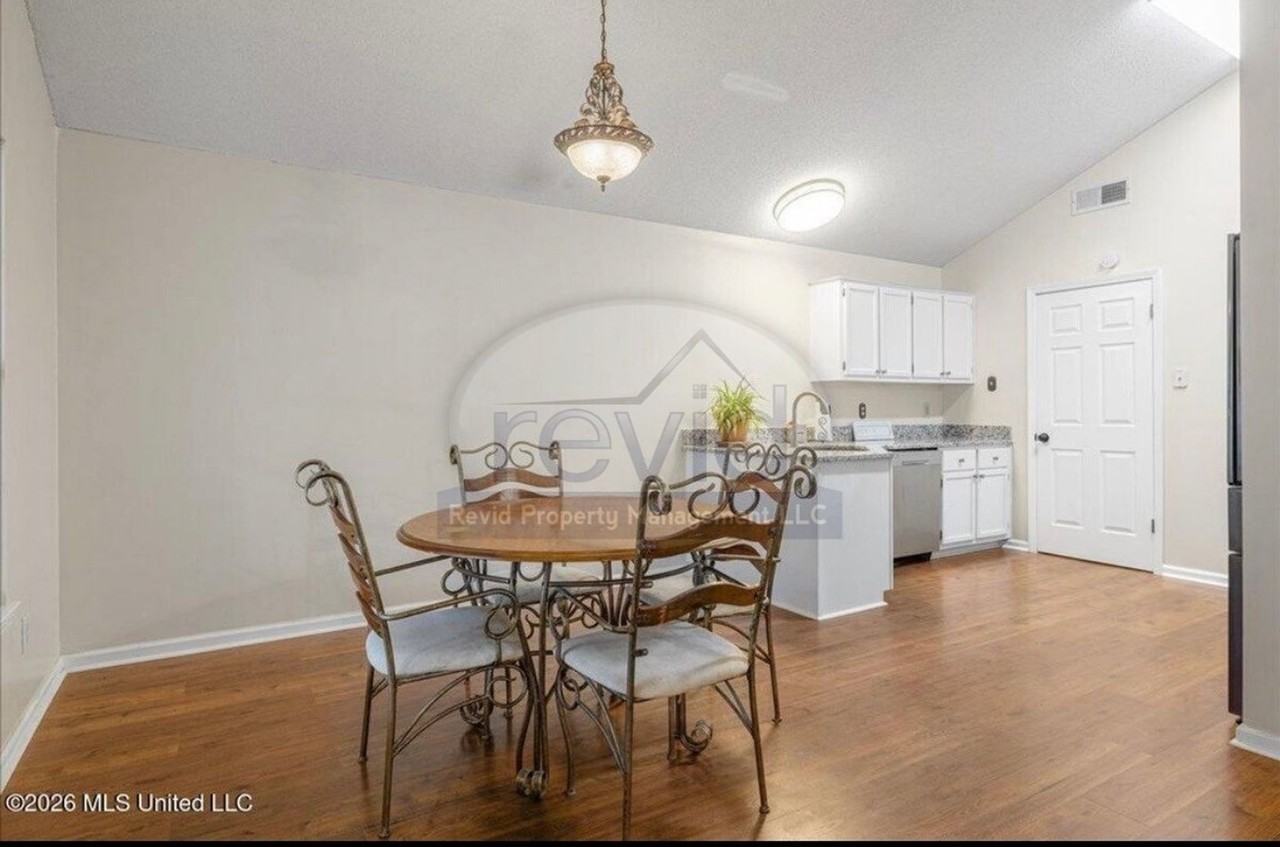 7194 Atterbury Cir E - Photo 3 of 16