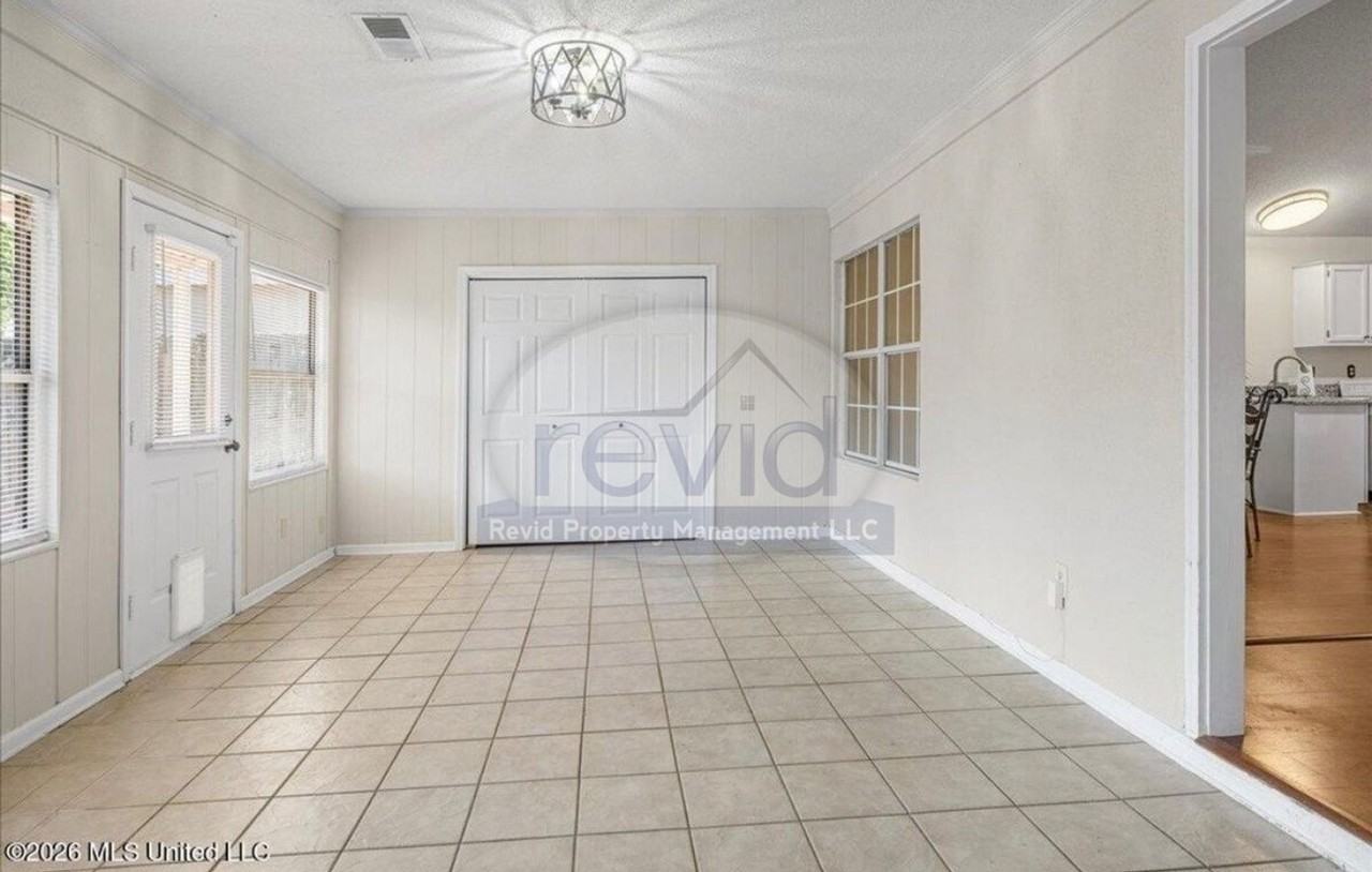 7194 Atterbury Cir E - Photo 7 of 16