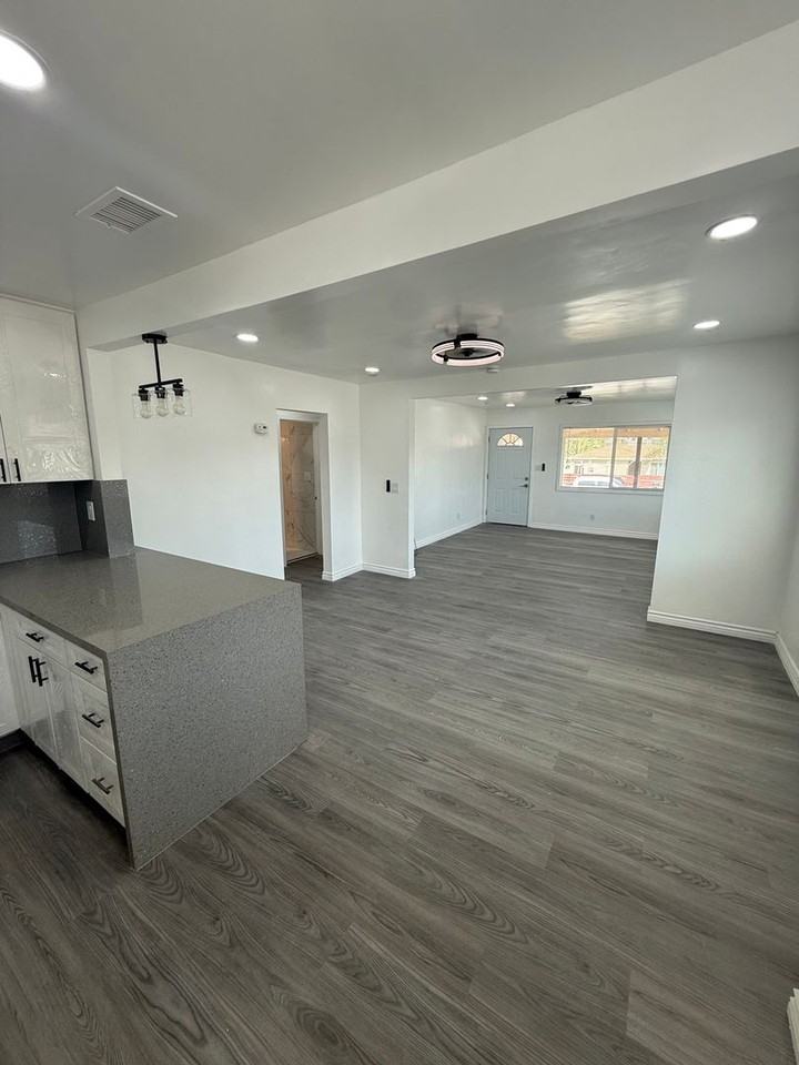 370 Richfield Ave - Photo 2 of 21