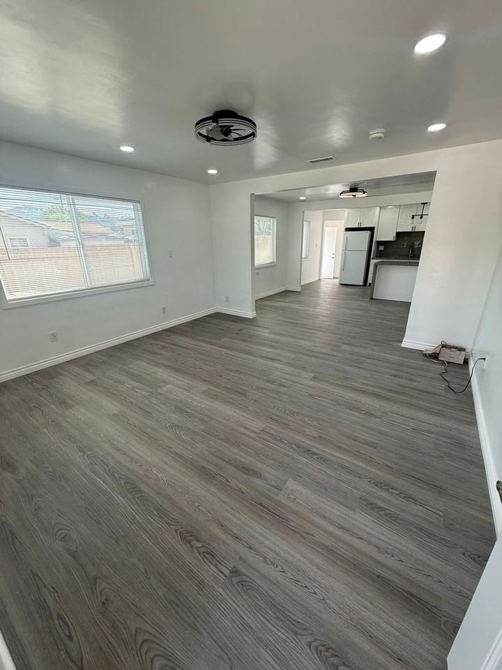 370 Richfield Ave - Photo 4 of 21