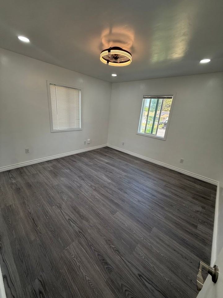 370 Richfield Ave - Photo 7 of 21