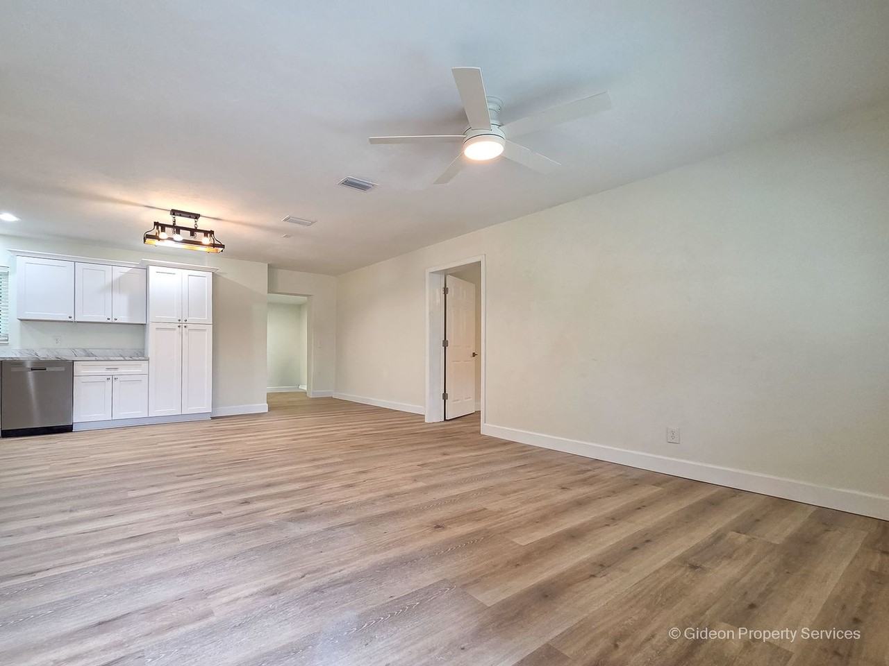 13707 Nw 141st Pl - Photo 4 of 34