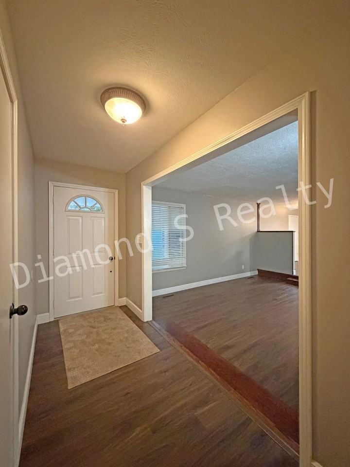 3417 S Virginia Ave - Photo 2 of 26