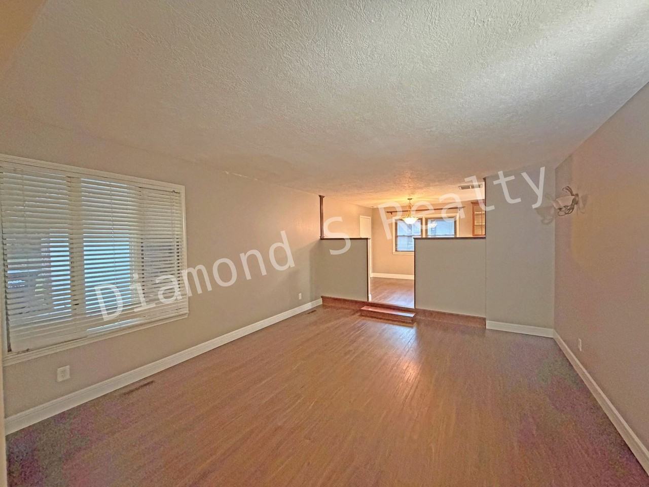 3417 S Virginia Ave - Photo 4 of 26
