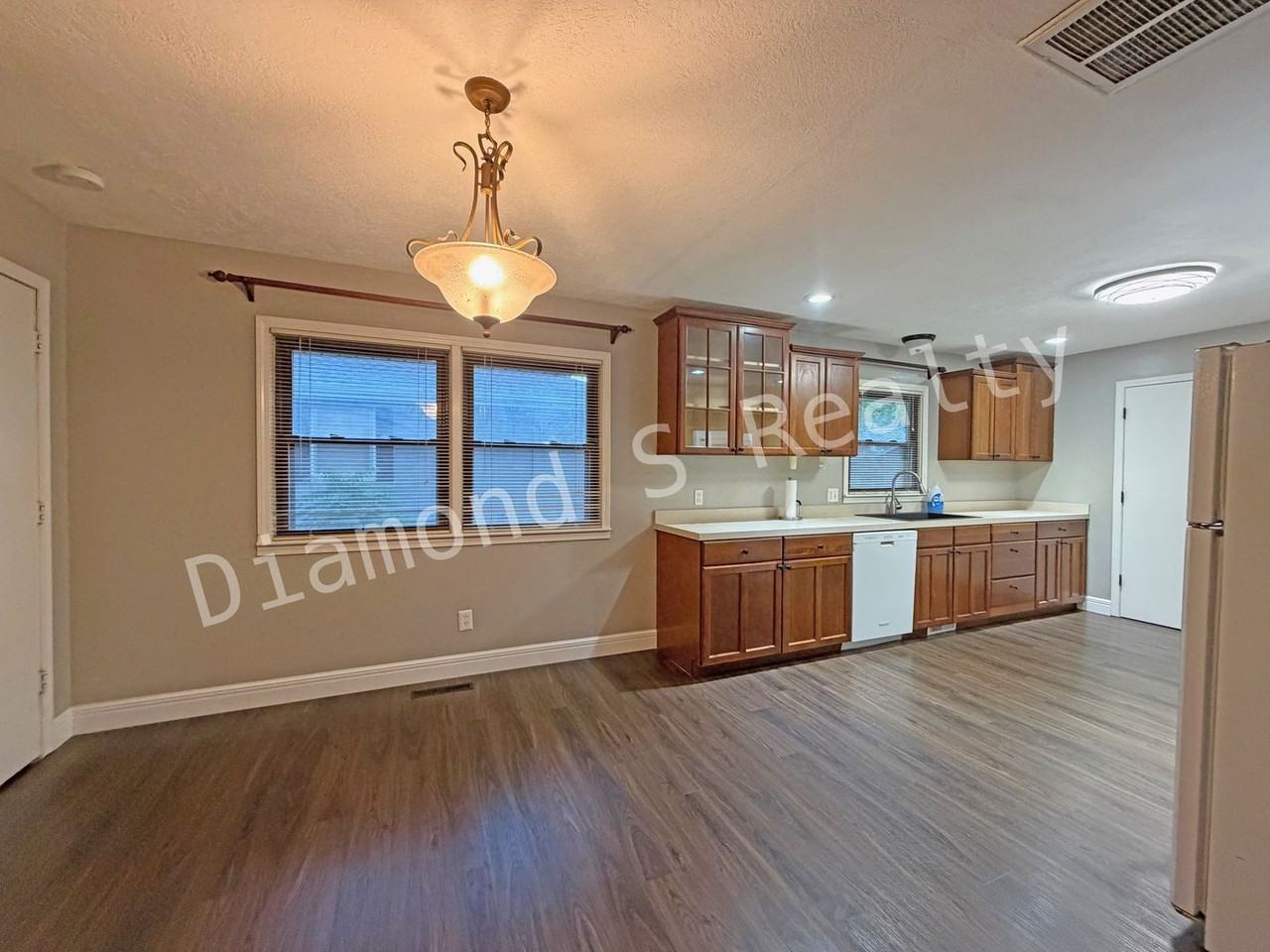 3417 S Virginia Ave - Photo 6 of 26