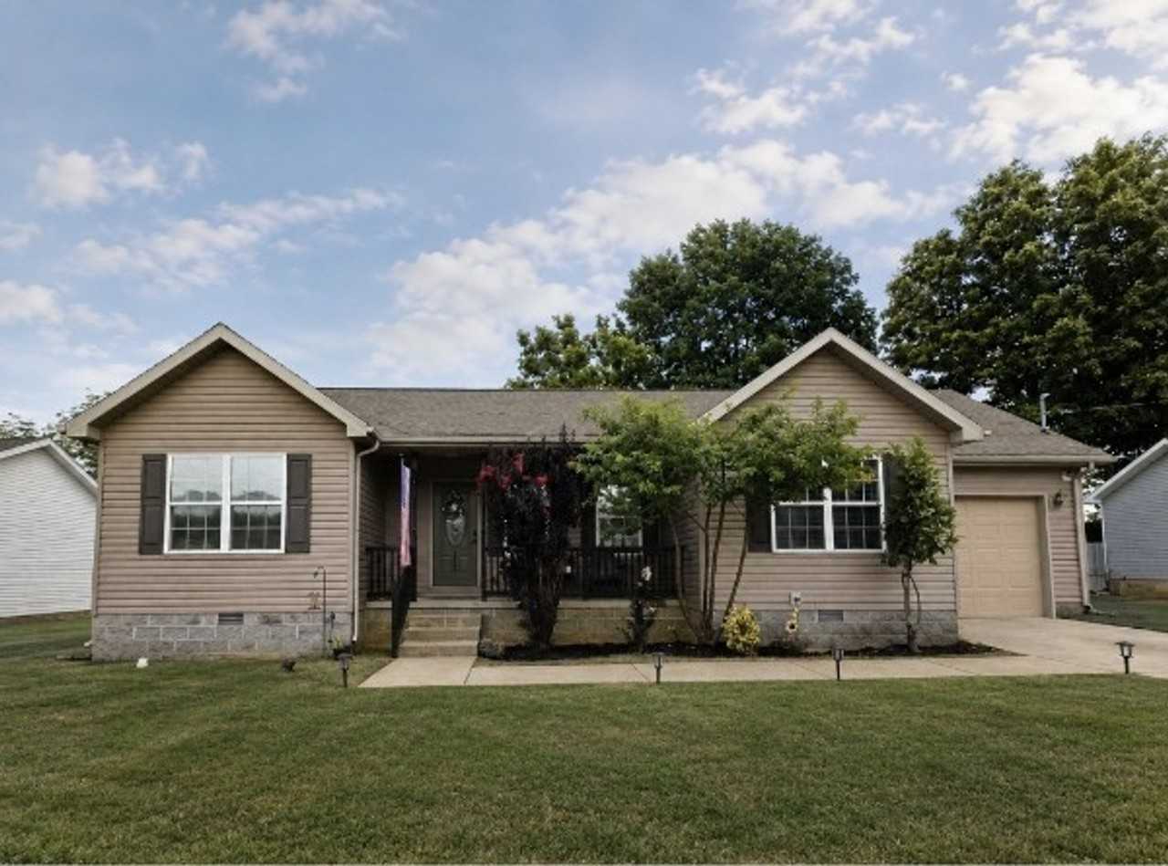 112 Lee Ln - Photo 2 of 10