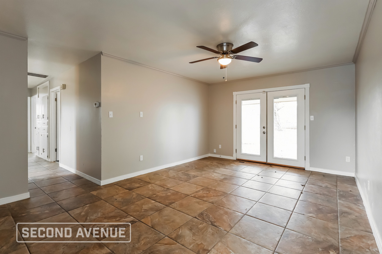 6328 N Hammond Ave - Photo 2 of 15