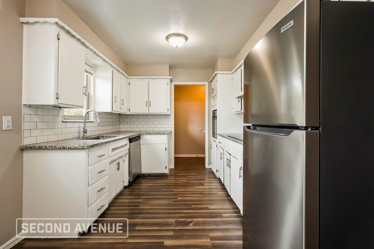 6328 N Hammond Ave - Photo 4 of 15