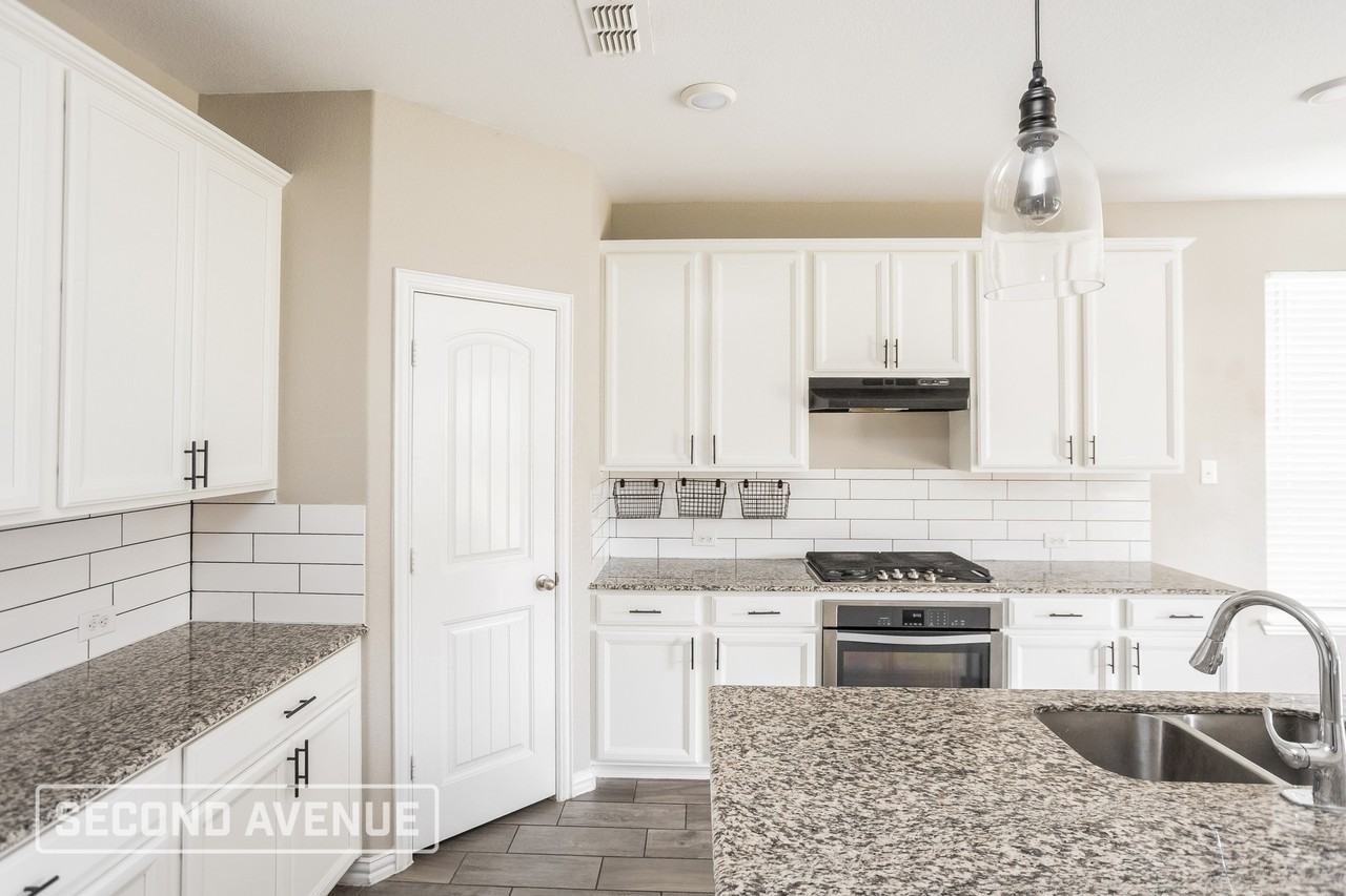 528 Bird Creek Dr - Photo 6 of 29