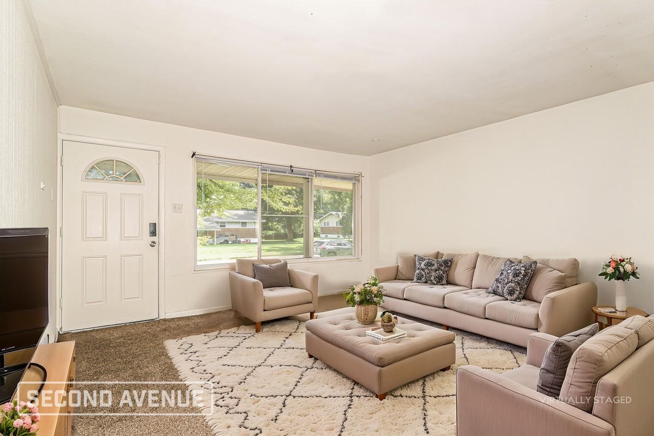 9743 Edgefield Dr - Photo 2 of 15
