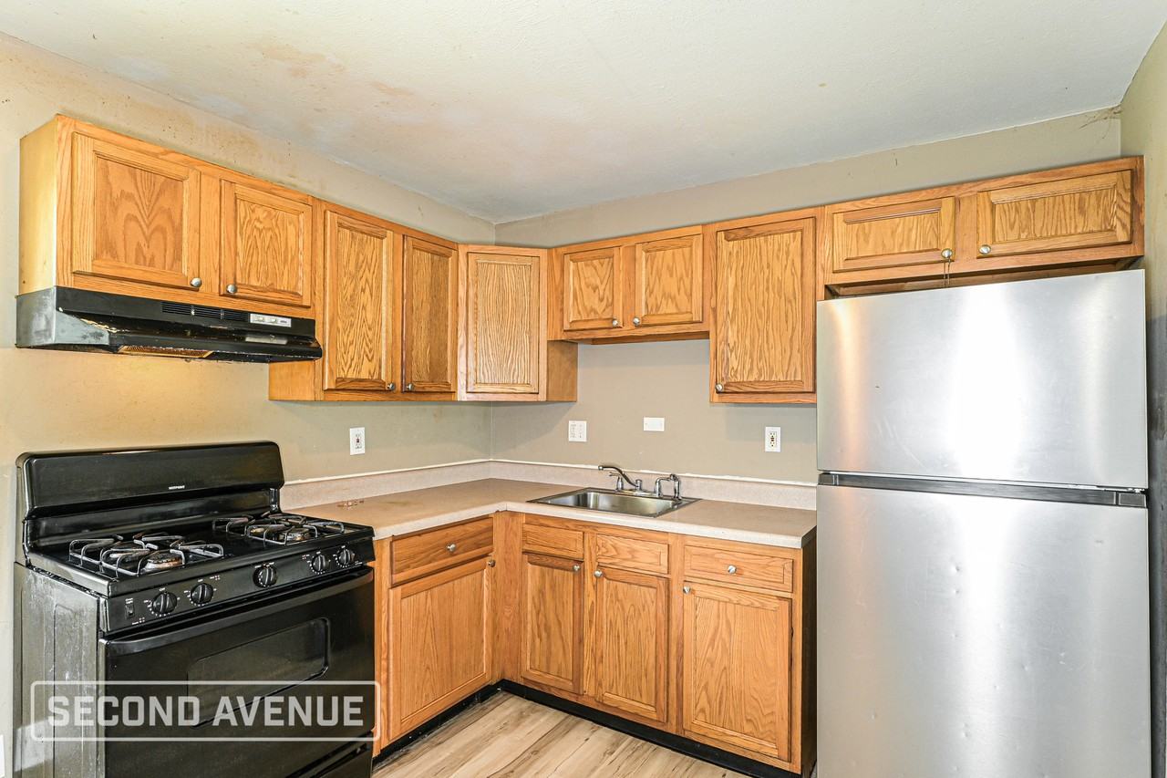 9743 Edgefield Dr - Photo 3 of 15