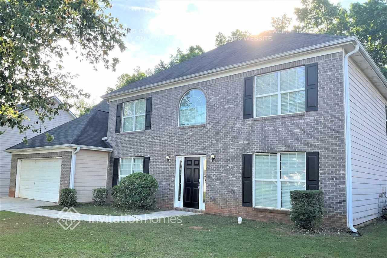 1027 Lear Dr - Photo 2 of 24